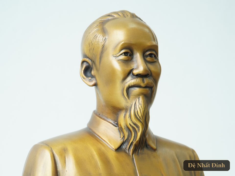 Tượng bán thân Chủ tịch Hồ Chí Minh bằng đồng