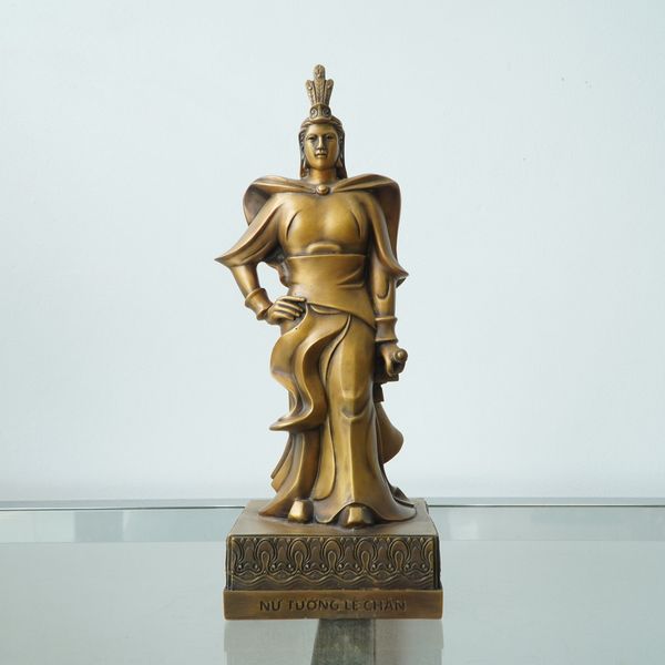 Tượng nữ tướng Lê Chân bằng đồng