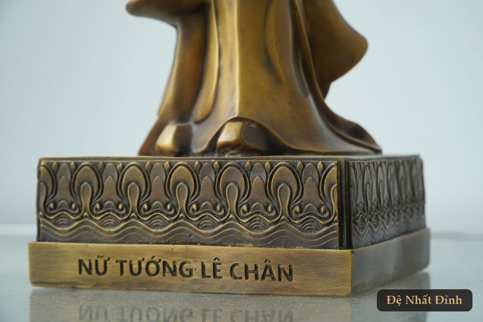 Tượng Lê Chân bằng đồng, chi tiết