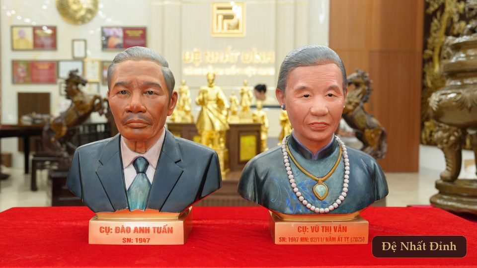 Tượng đồng truyền thần vẽ phấn diện
