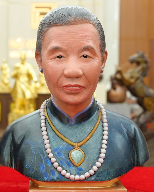 Cặp tượng truyền thần ông bà vẽ phấn diện